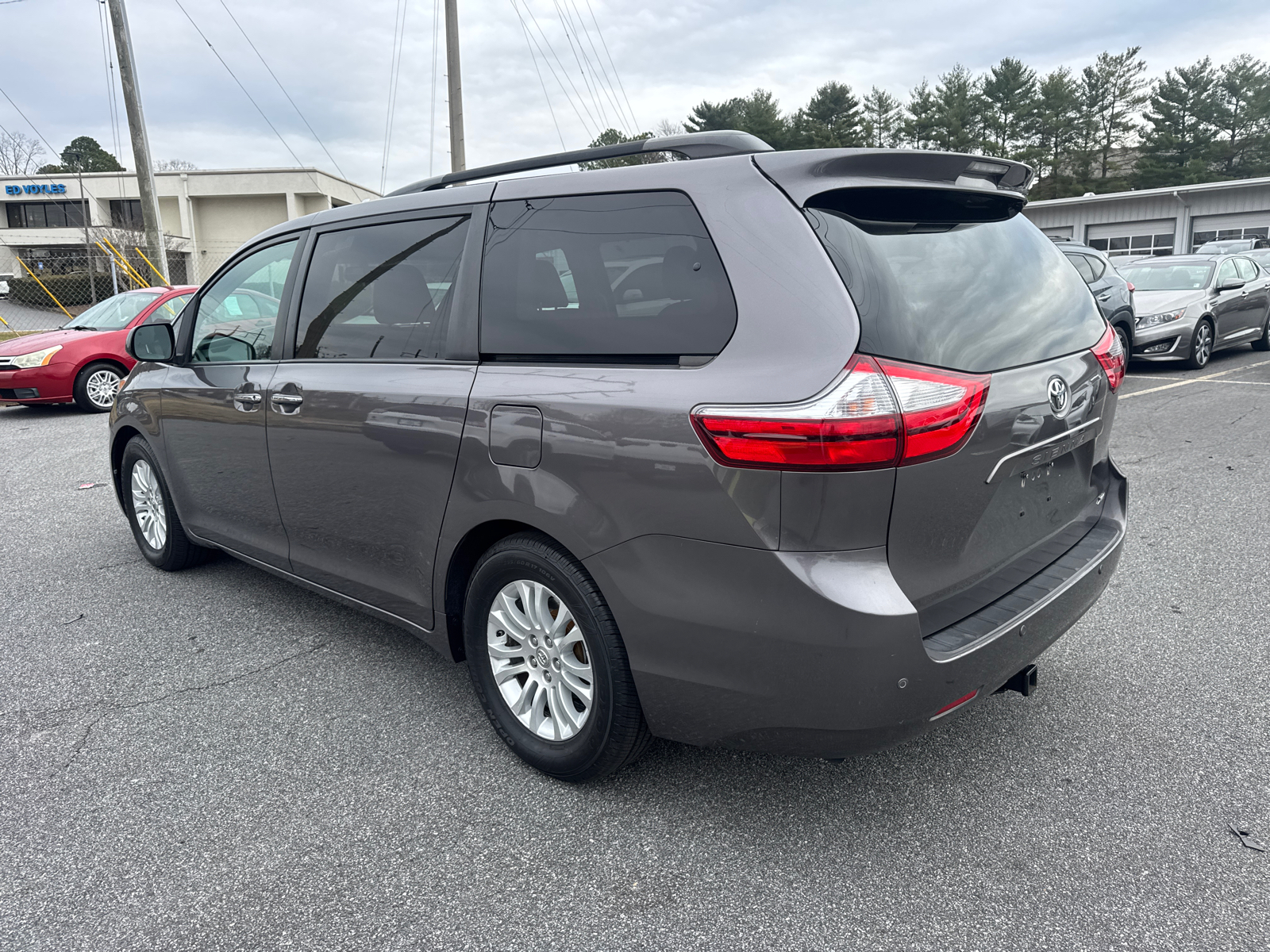 2016 Toyota Sienna XLE 6