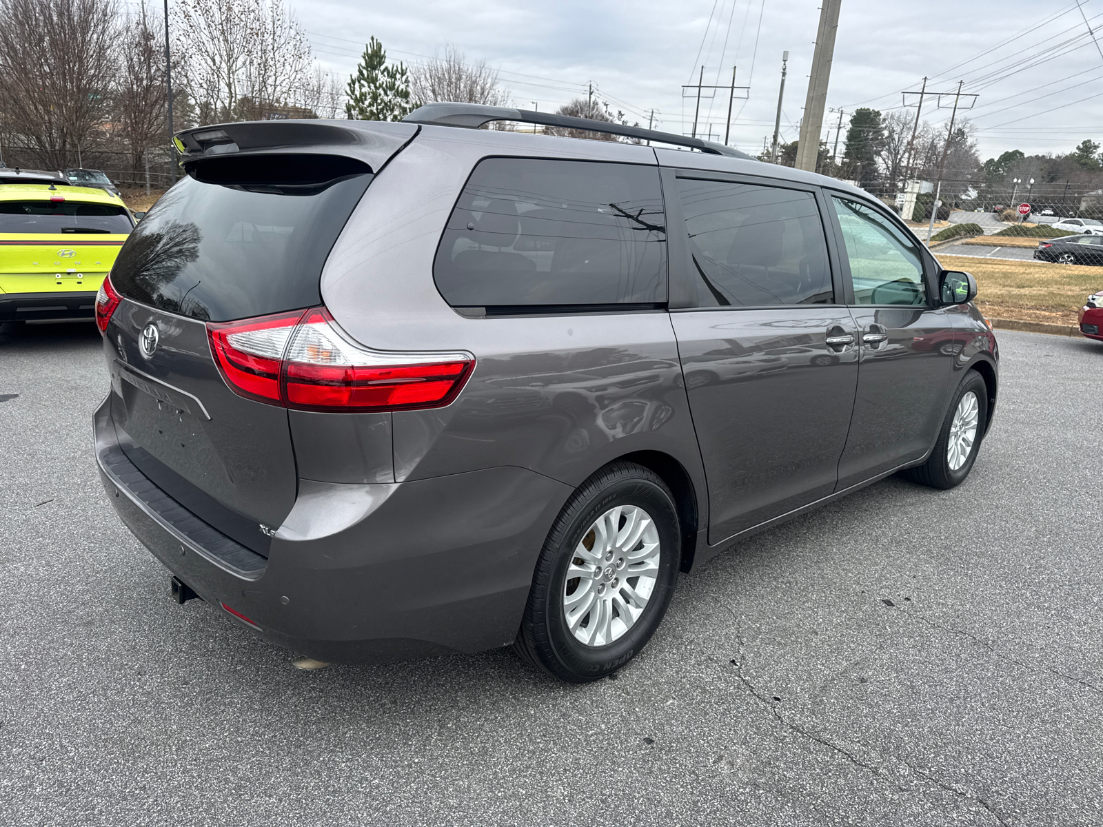 2016 Toyota Sienna XLE 8