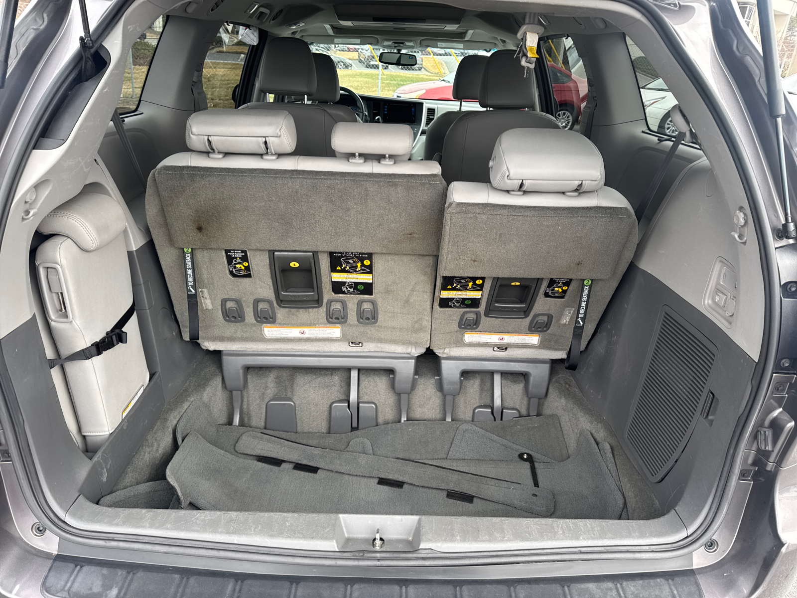 2016 Toyota Sienna XLE 18