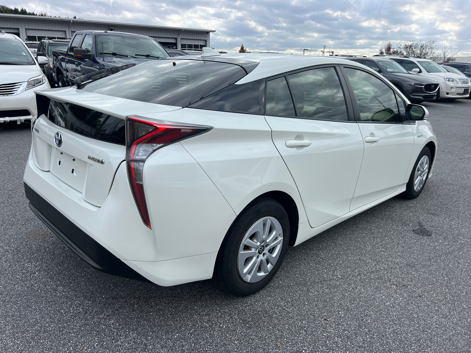 2017 Toyota Prius Two 8