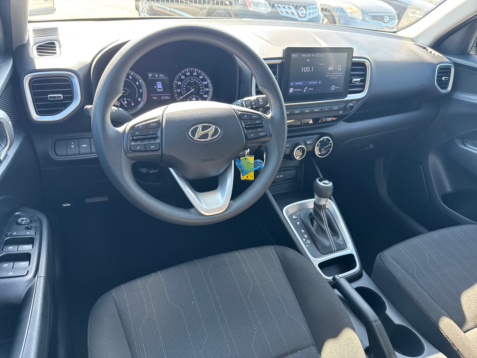 2022 Hyundai Venue SE 23