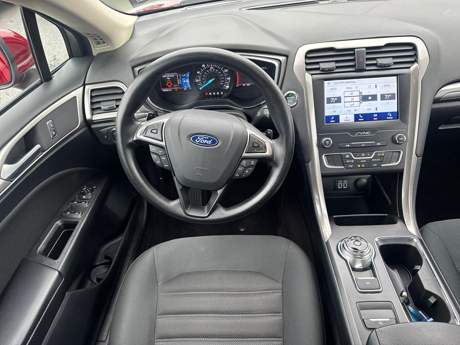 2019 Ford Fusion SE 24