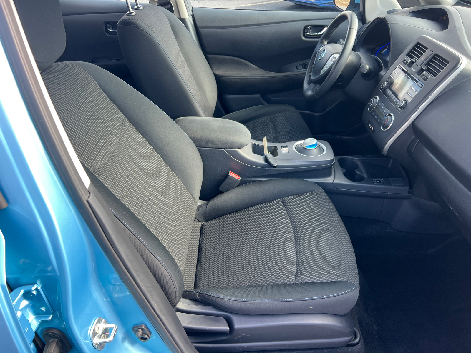 2015 Nissan LEAF S 14