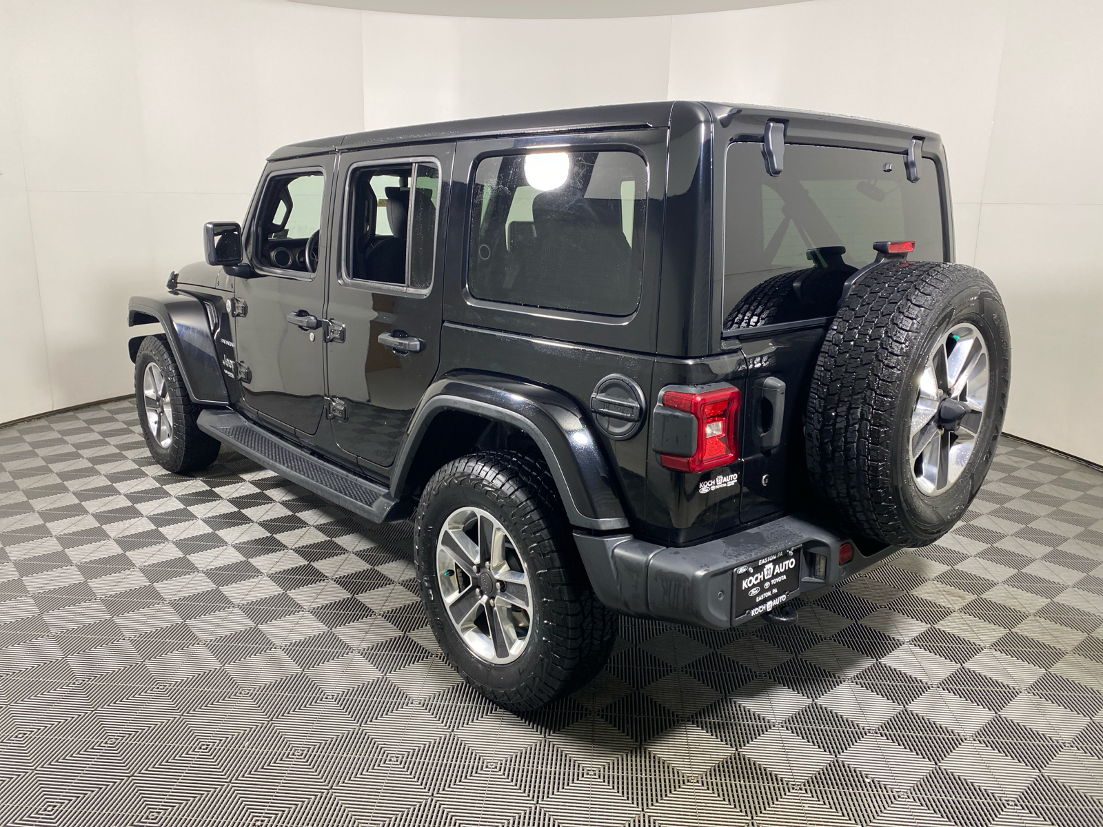 2018 Jeep Wrangler Unlimited Sahara 11