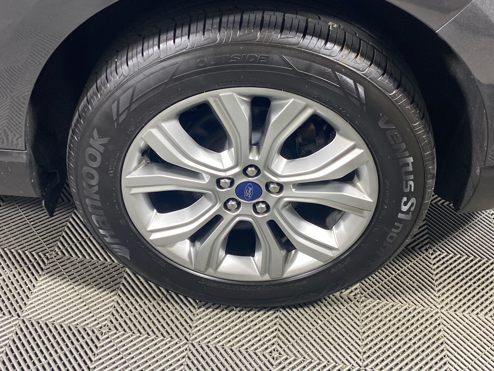 2019 Ford Edge Titanium 7