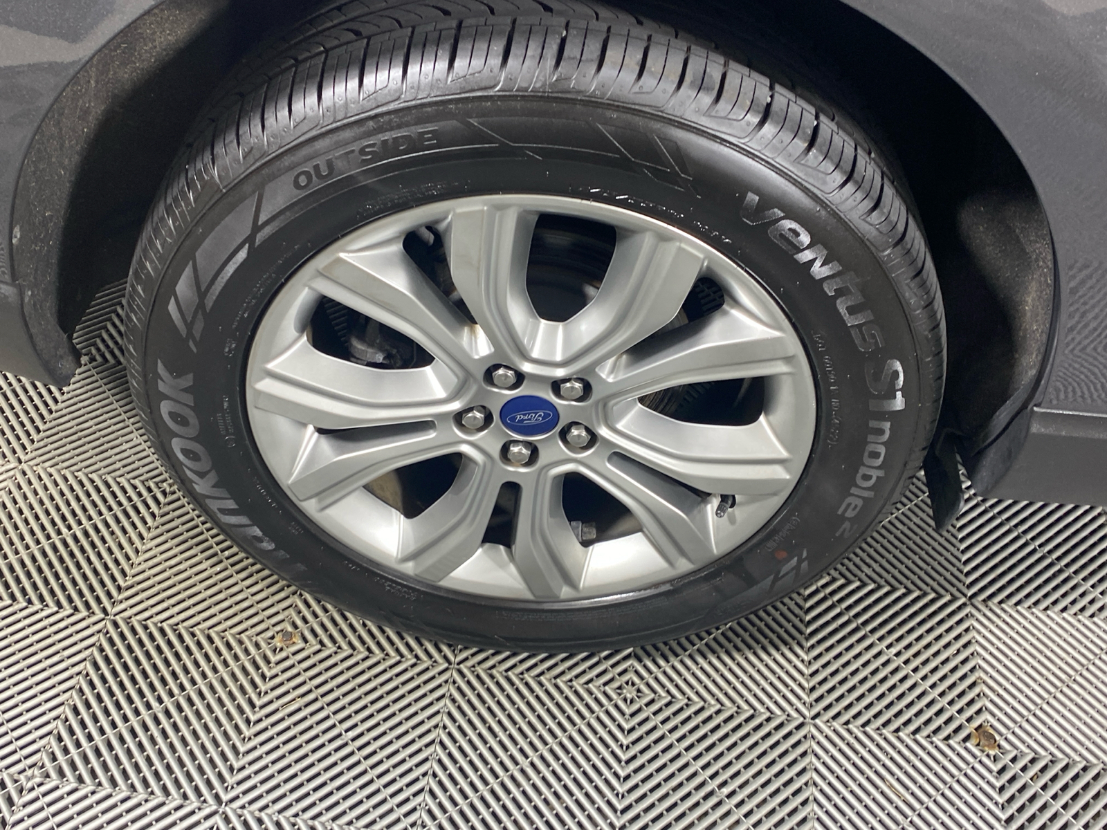 2019 Ford Edge Titanium 13