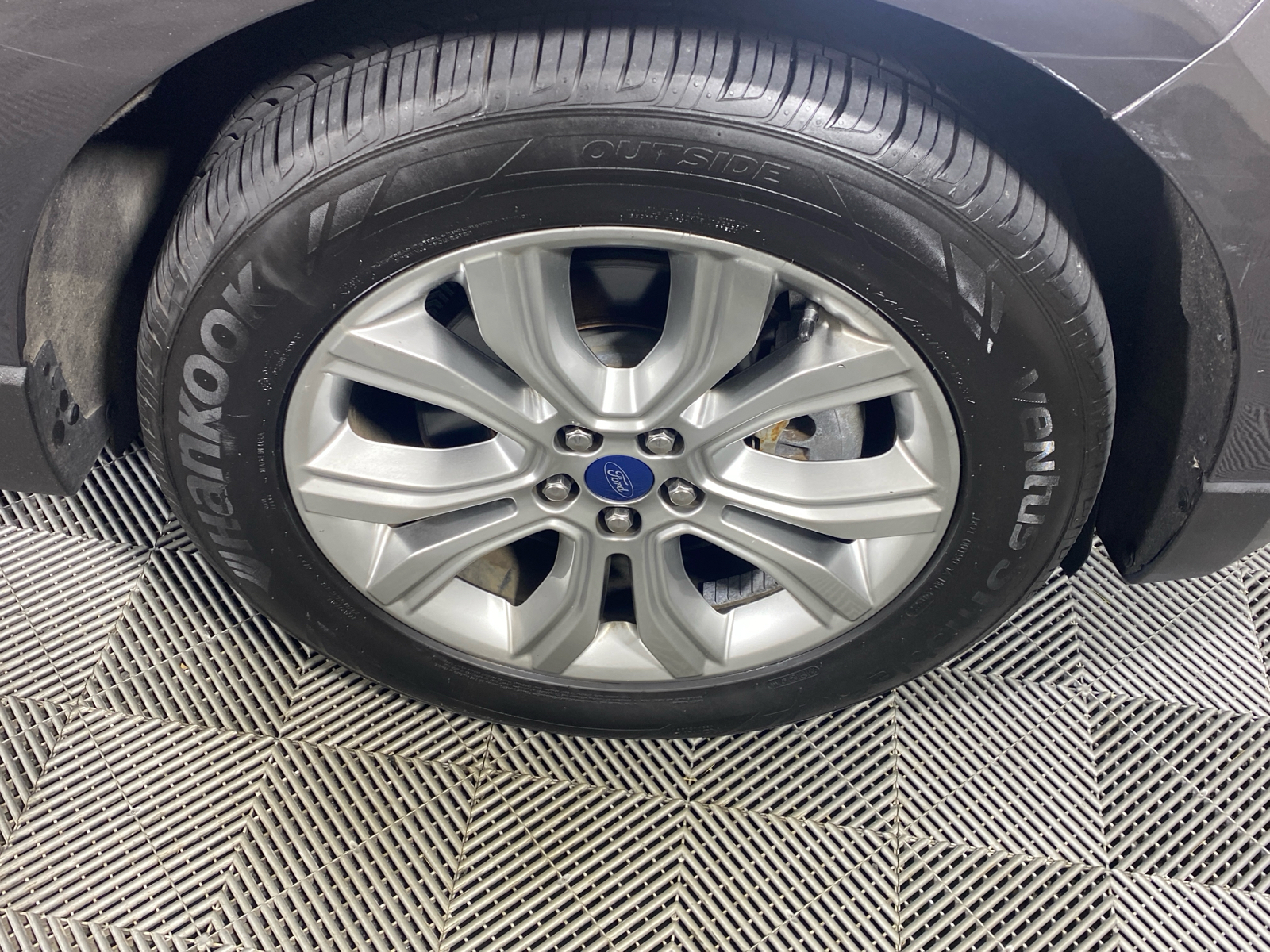 2019 Ford Edge Titanium 14
