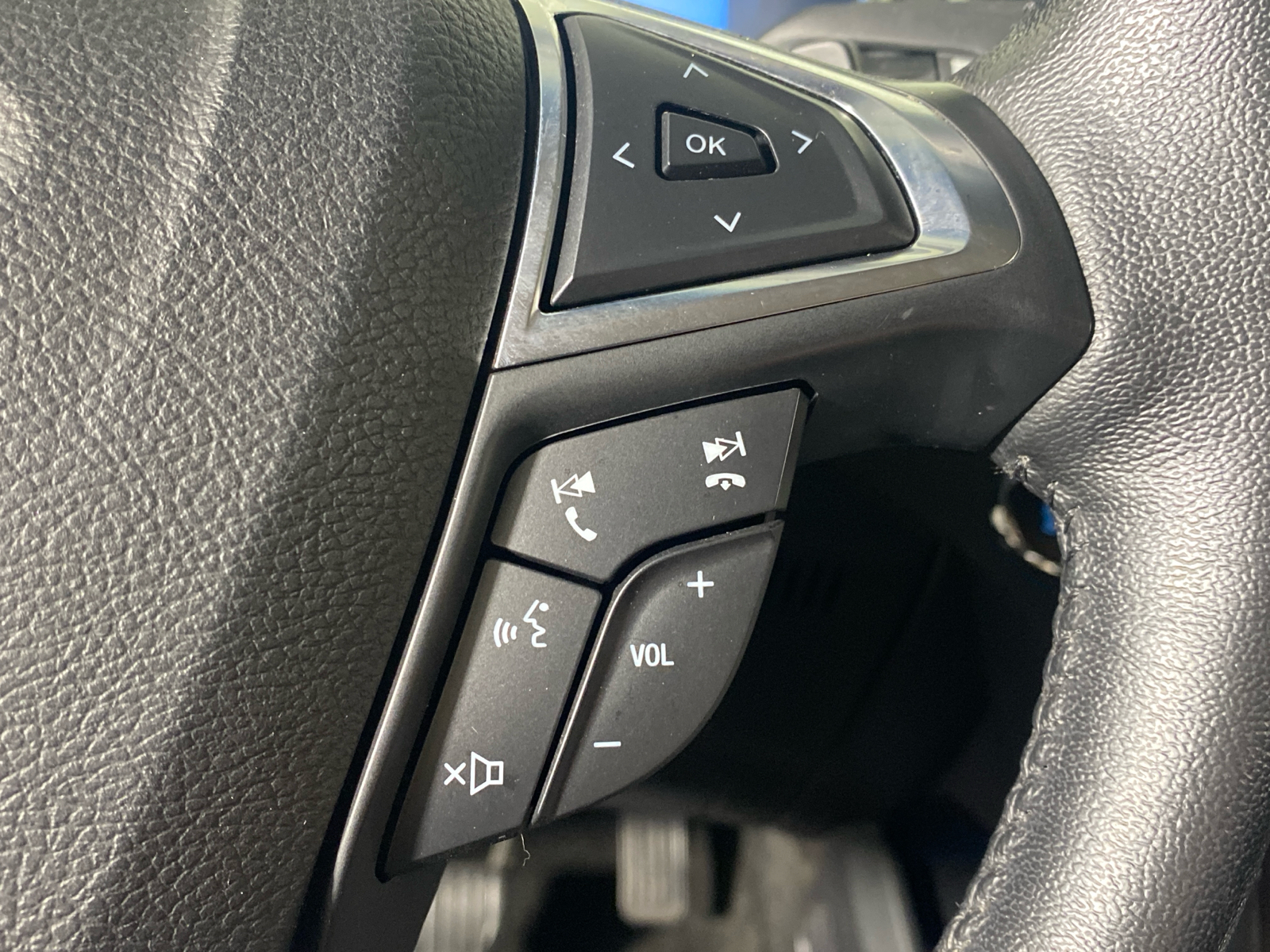 2019 Ford Edge Titanium 31