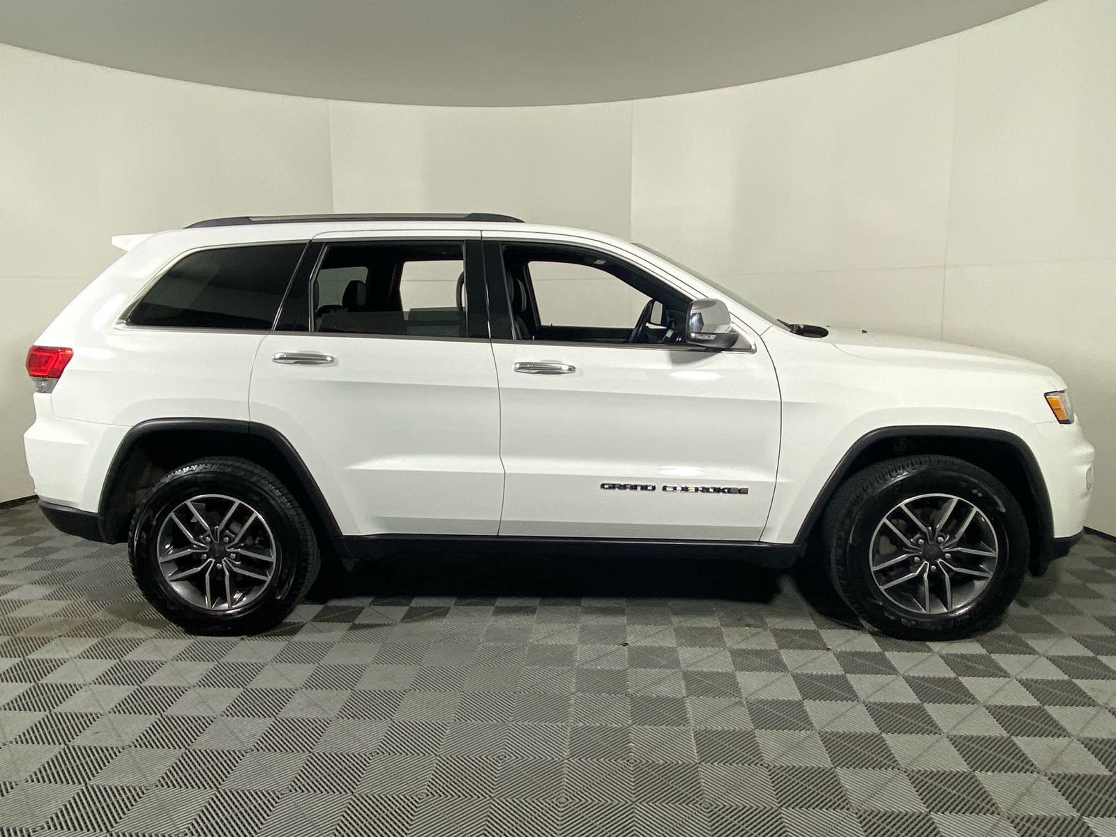 2019 Jeep Grand Cherokee Limited 13
