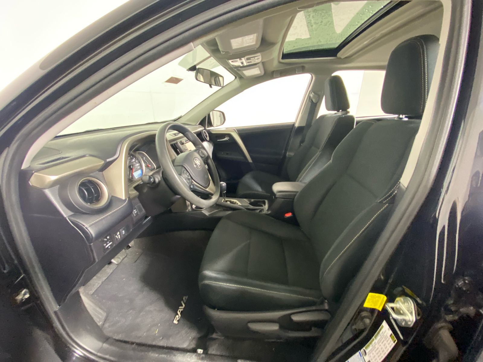 2015 Toyota RAV4 XLE 25