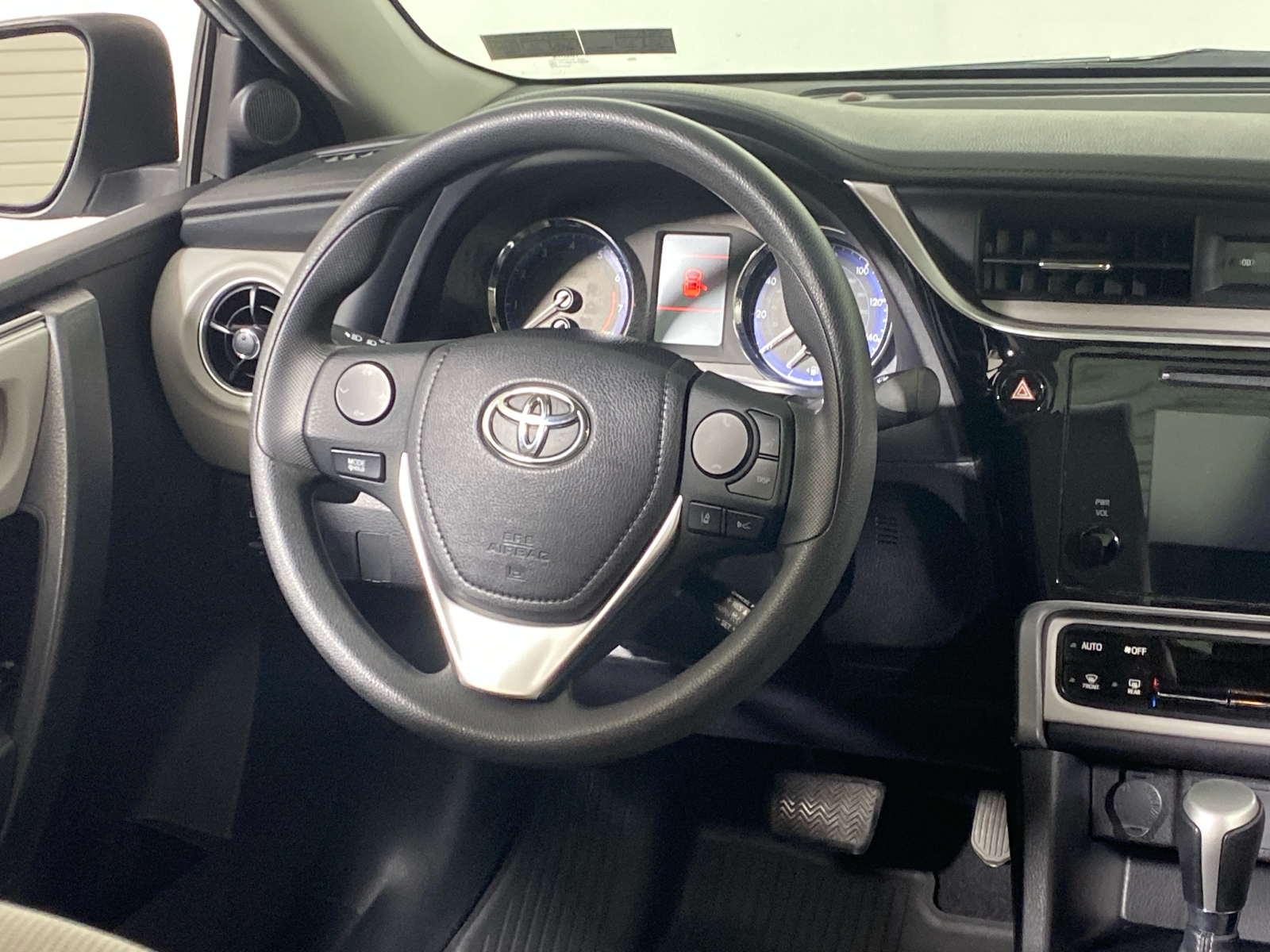 2018 Toyota Corolla XLE 18