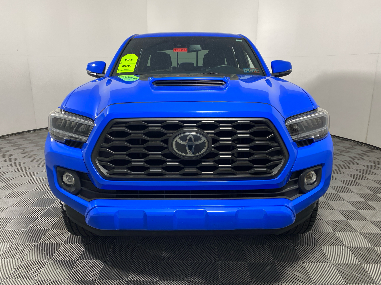 2021 Toyota Tacoma TRD Sport 2