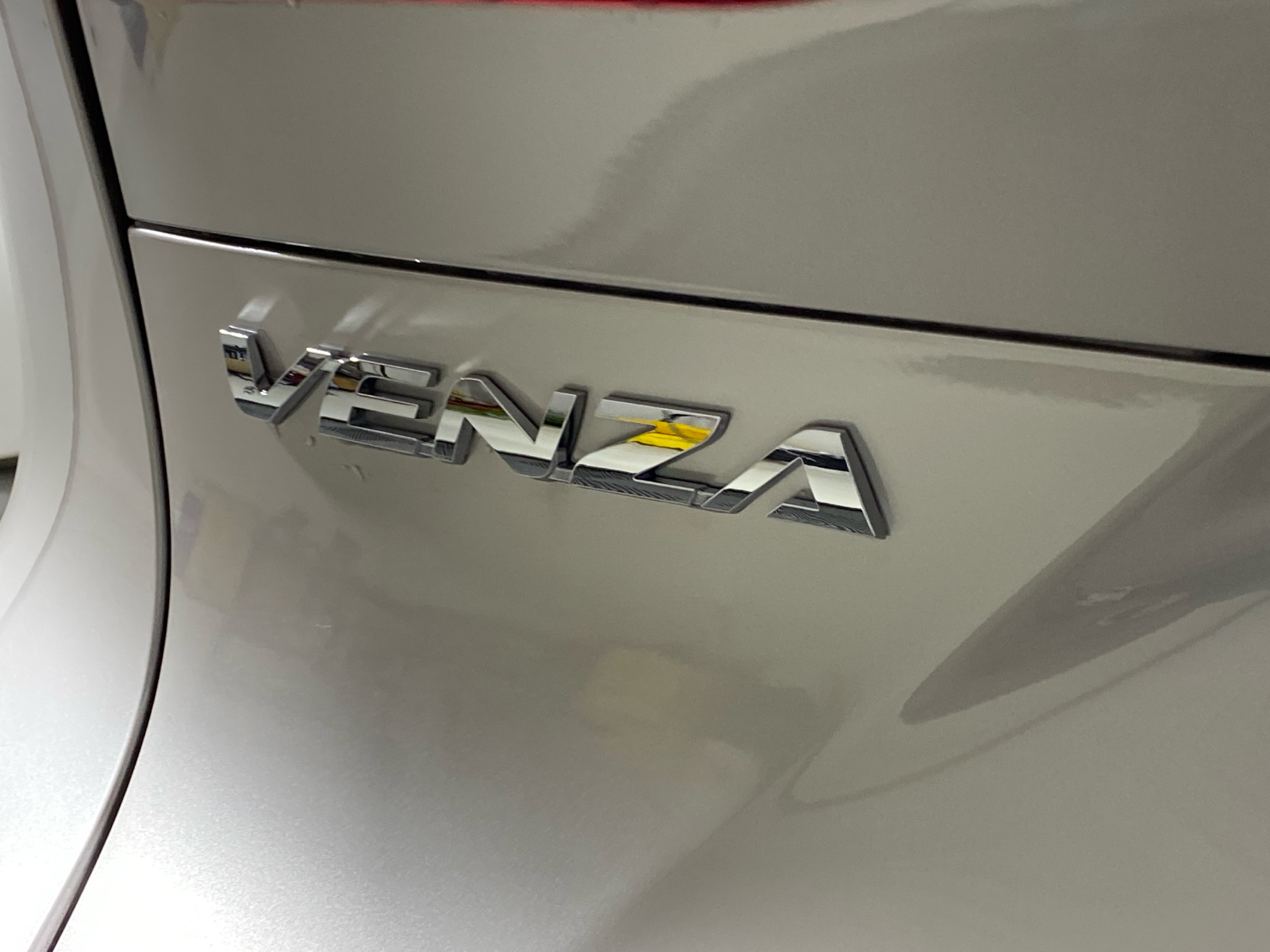 2024 Toyota Venza LE 9