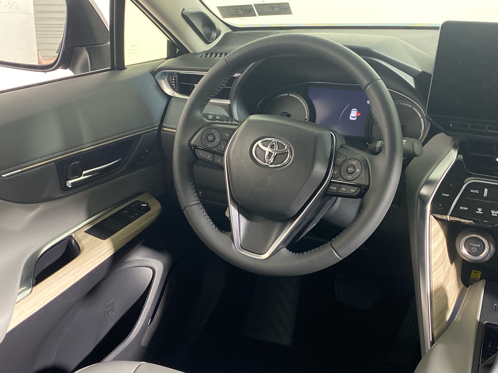 2024 Toyota Venza XLE 18