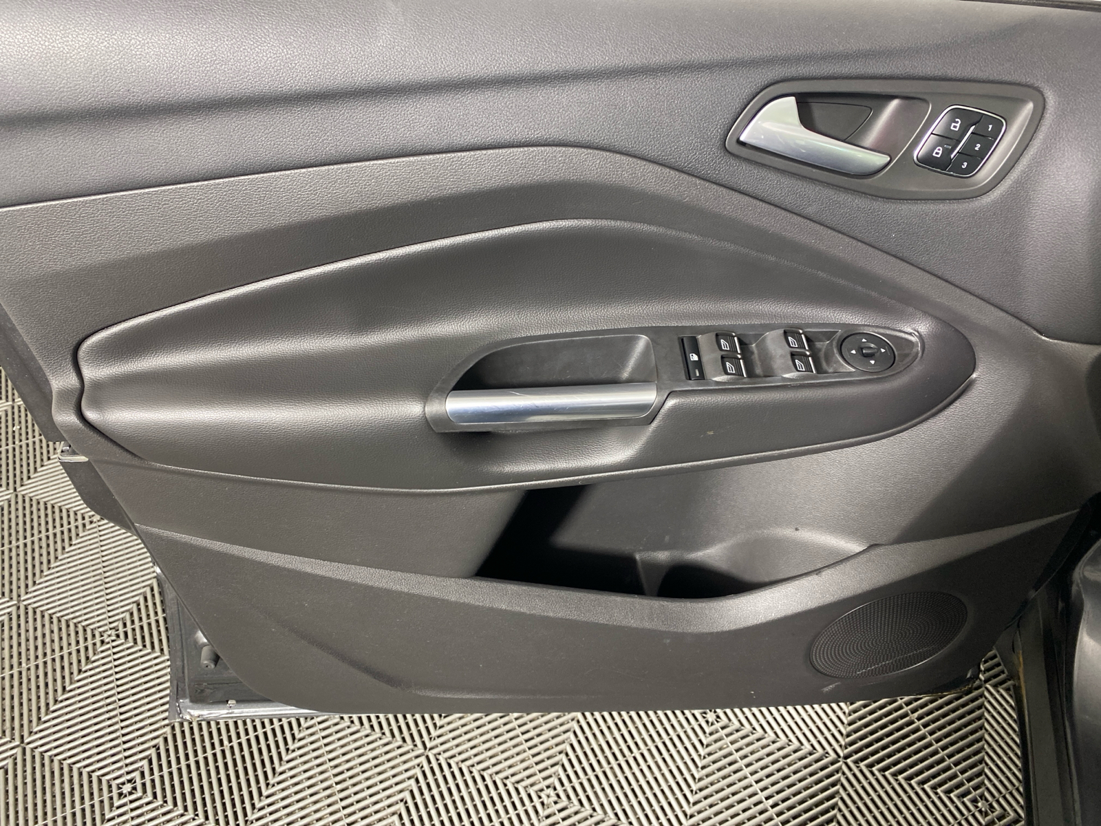 2017 Ford Escape Titanium 27