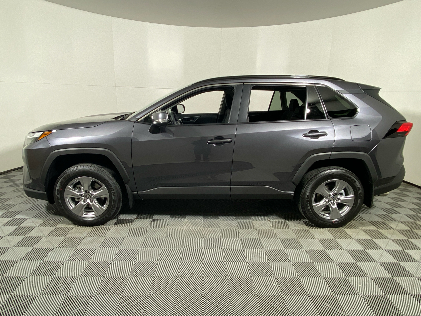 2024 Toyota RAV4 XLE 6