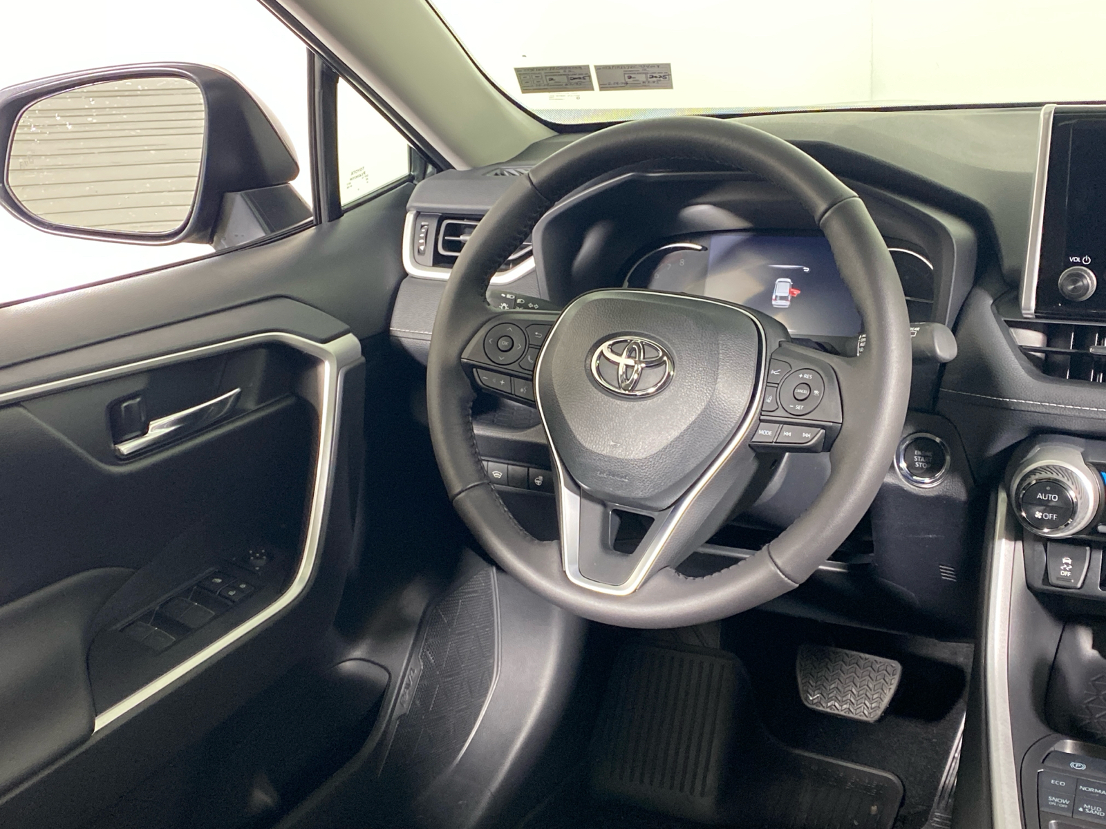 2024 Toyota RAV4 XLE 19