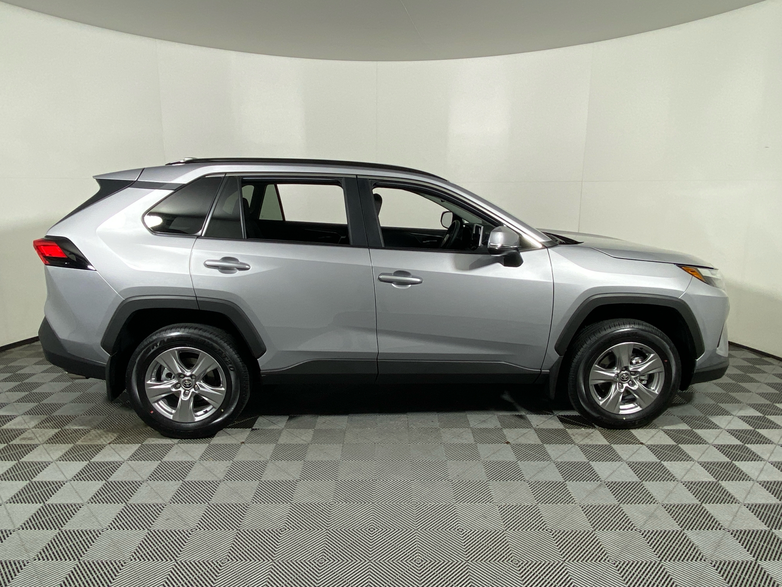 2024 Toyota RAV4 XLE 14