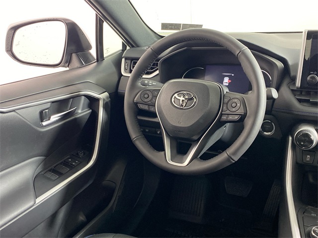 2024 Toyota RAV4 Hybrid SE 16