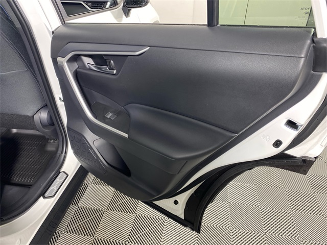 2024 Toyota RAV4 Hybrid SE 19