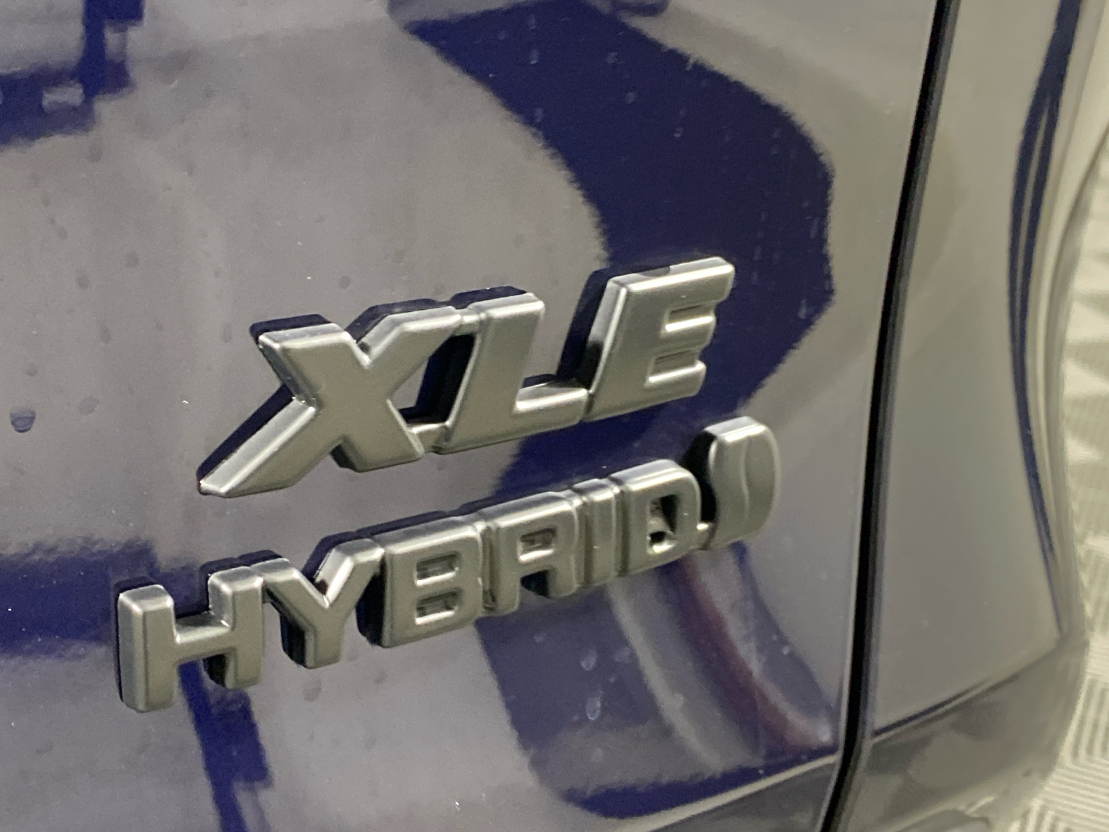 2024 Toyota RAV4 Hybrid XLE Premium 10