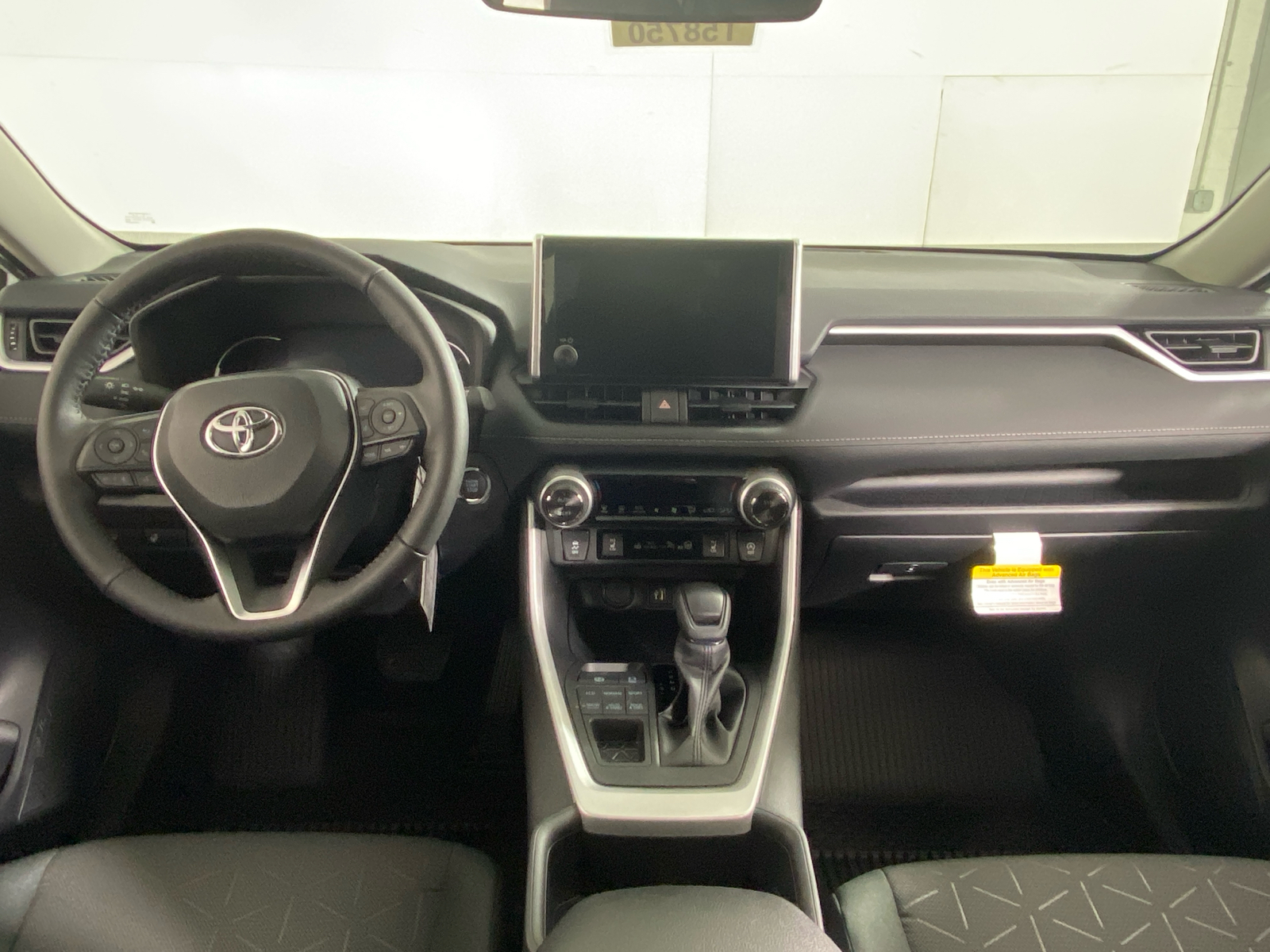 2024 Toyota RAV4 XLE 18