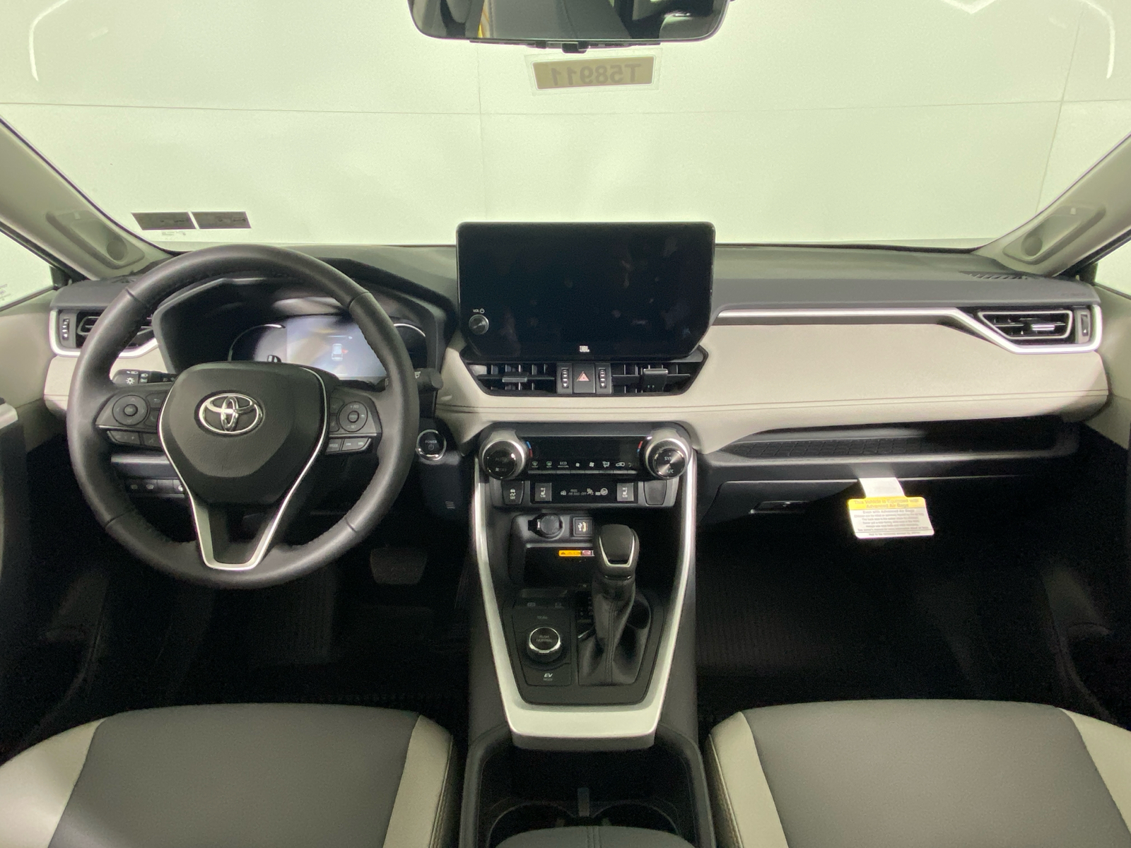 2024 Toyota RAV4 Hybrid XLE Premium 19