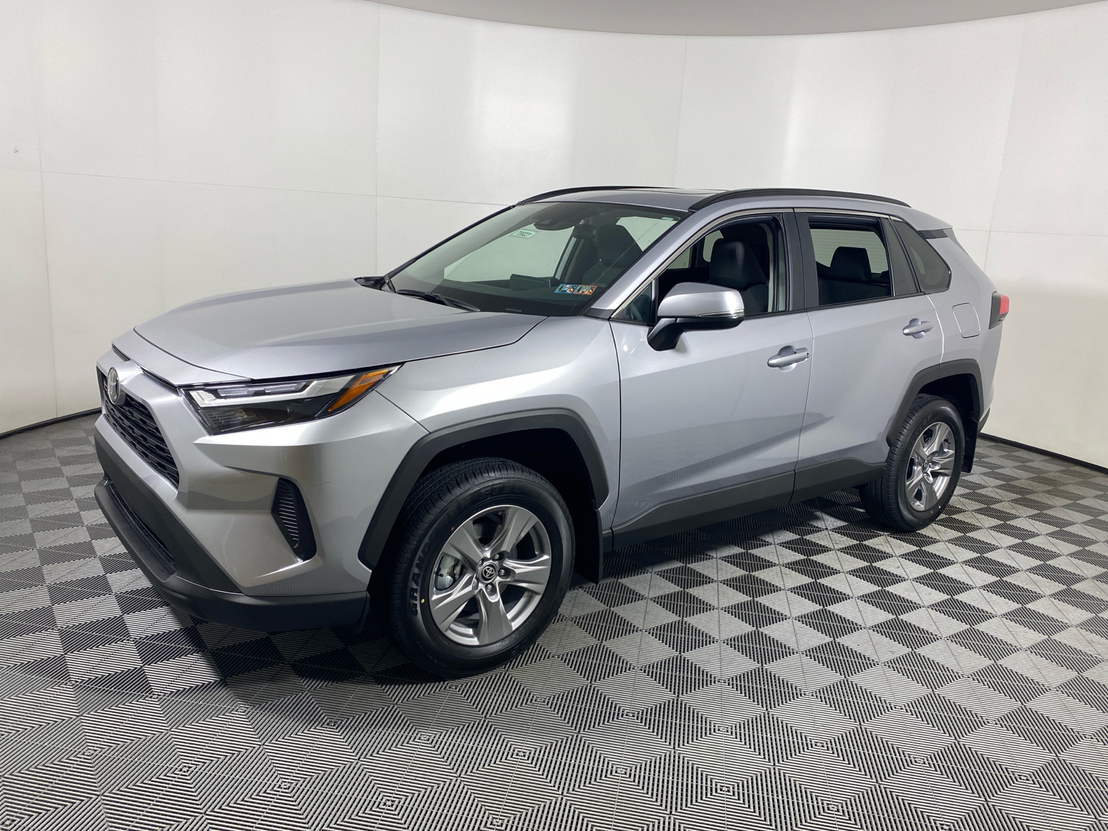 2024 Toyota RAV4 XLE 3