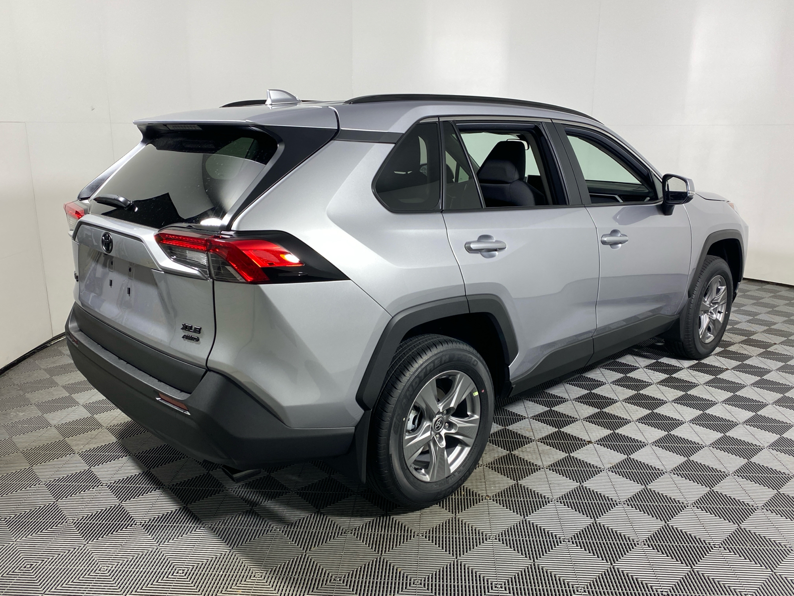 2024 Toyota RAV4 XLE 11