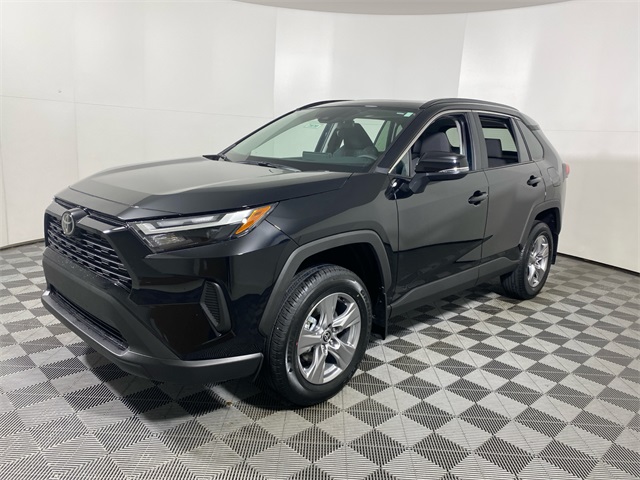 2024 Toyota RAV4 XLE 3