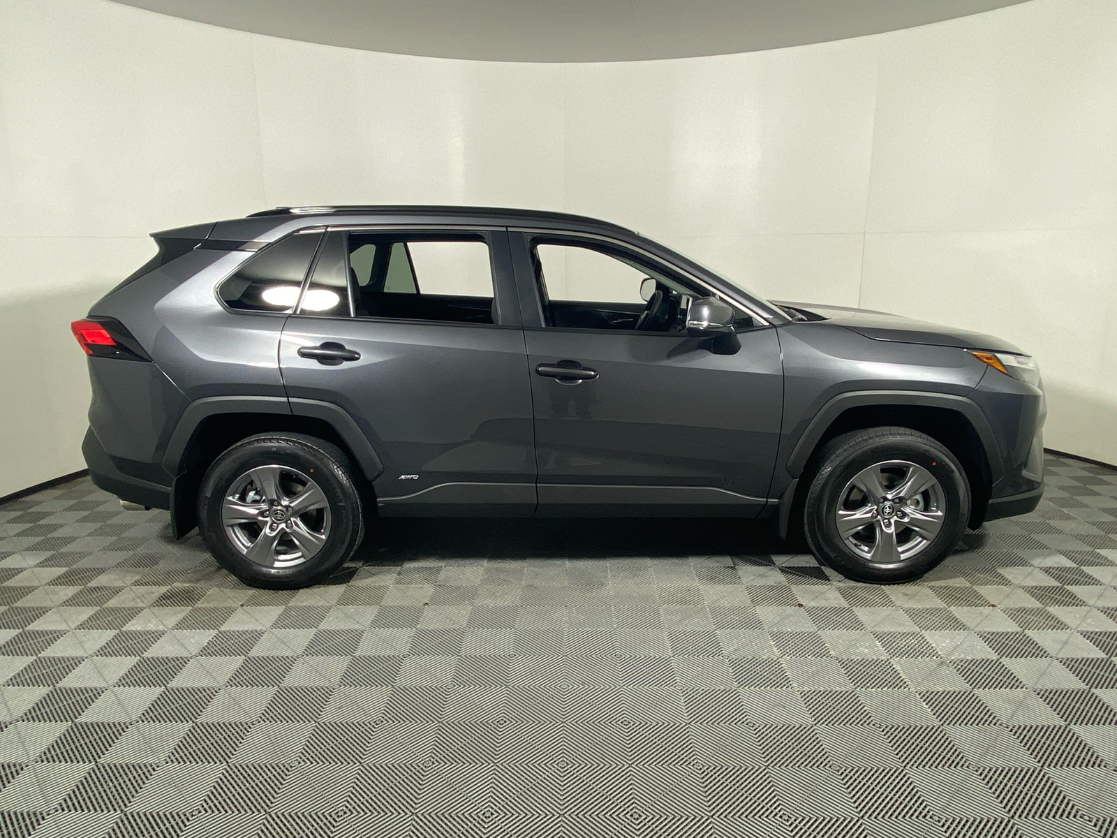 2024 Toyota RAV4 Hybrid XLE 15