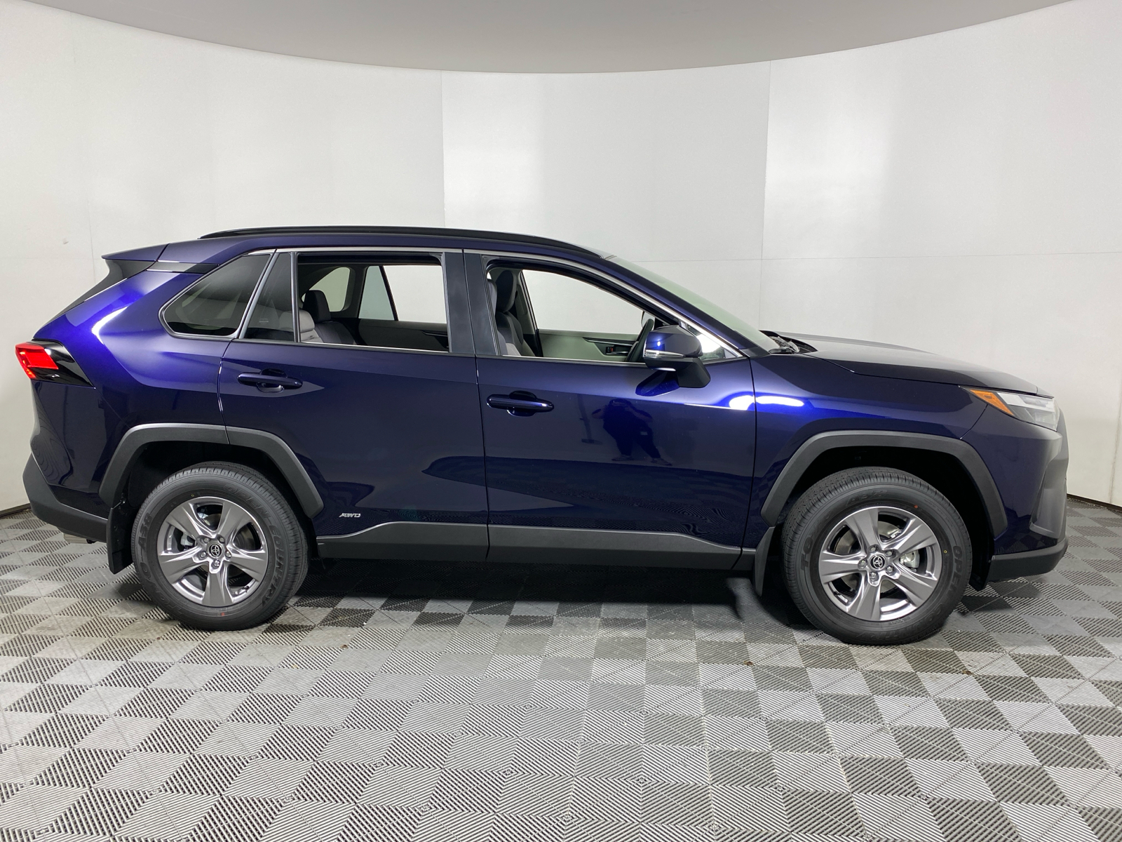 2024 Toyota RAV4 Hybrid XLE 14