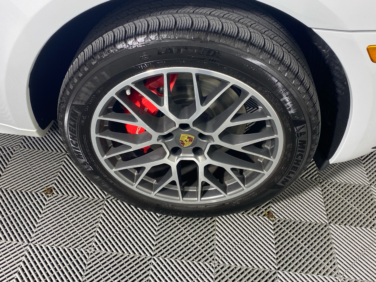 2016 Porsche Macan Turbo 12