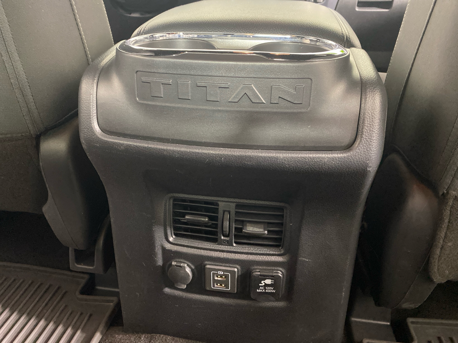 2019 Nissan Titan SV 18