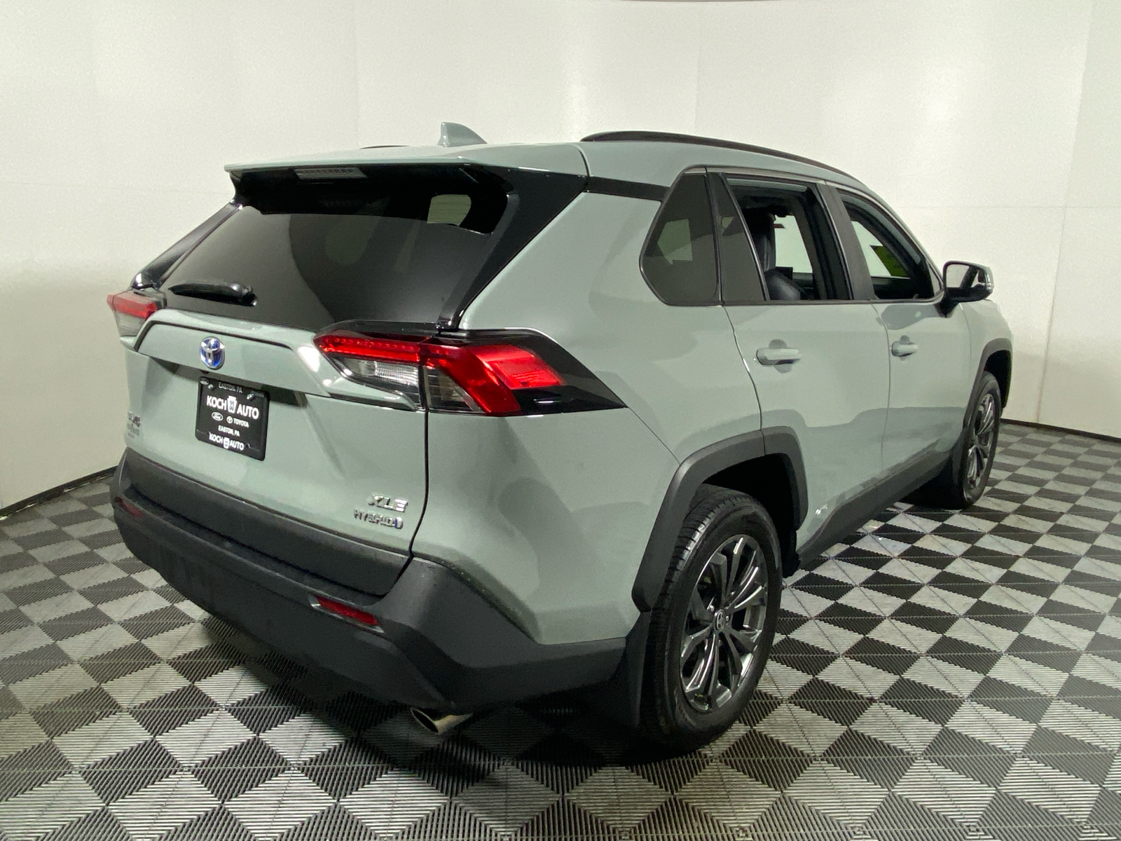 2022 Toyota RAV4 Hybrid XLE Premium 3