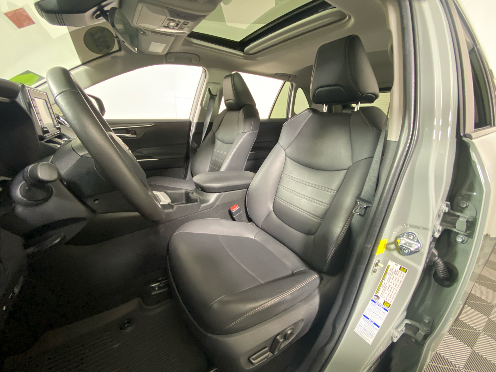 2022 Toyota RAV4 Hybrid XLE Premium 10