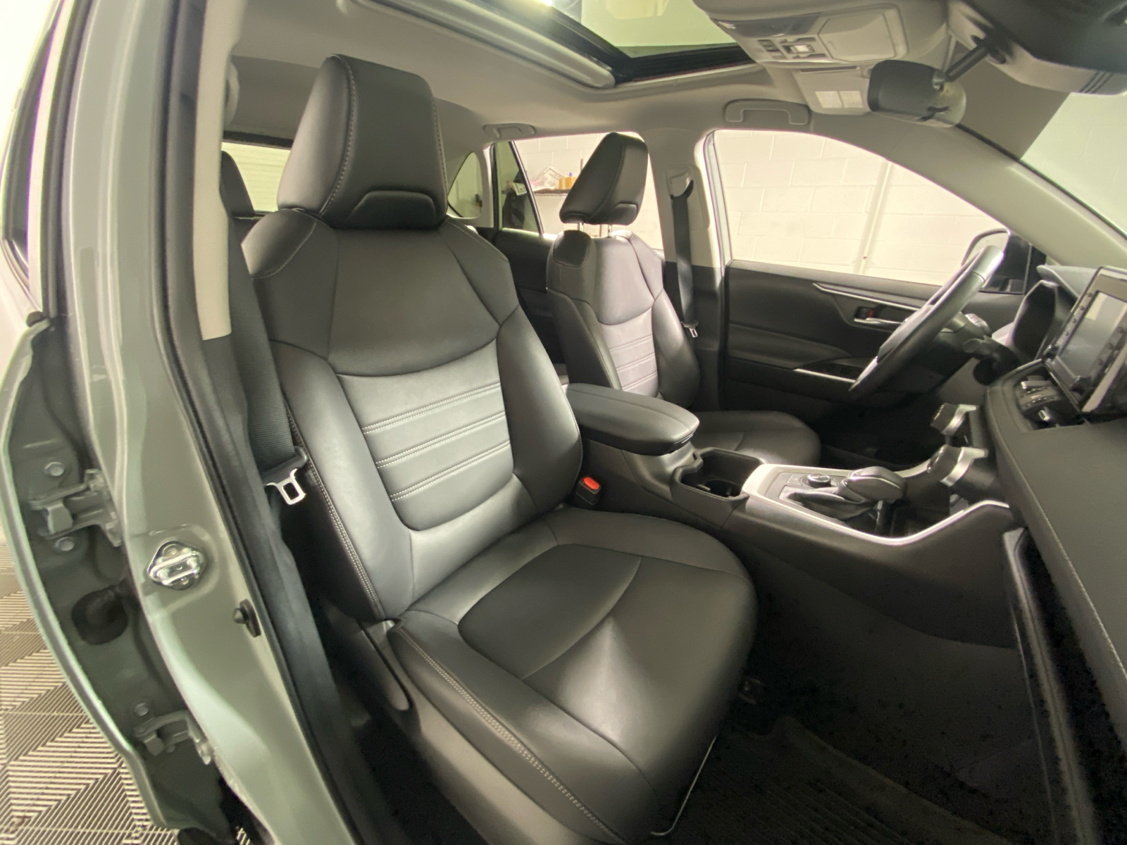 2022 Toyota RAV4 Hybrid XLE Premium 19