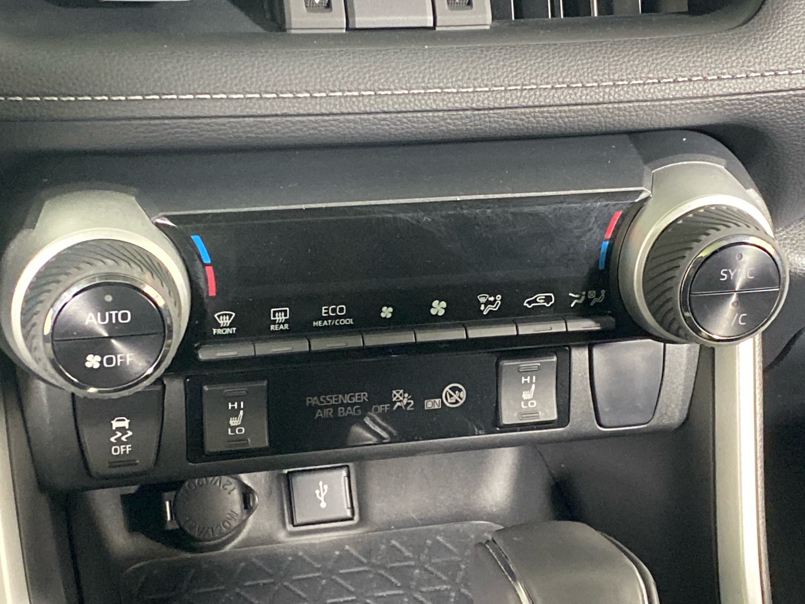 2022 Toyota RAV4 Hybrid XLE Premium 29