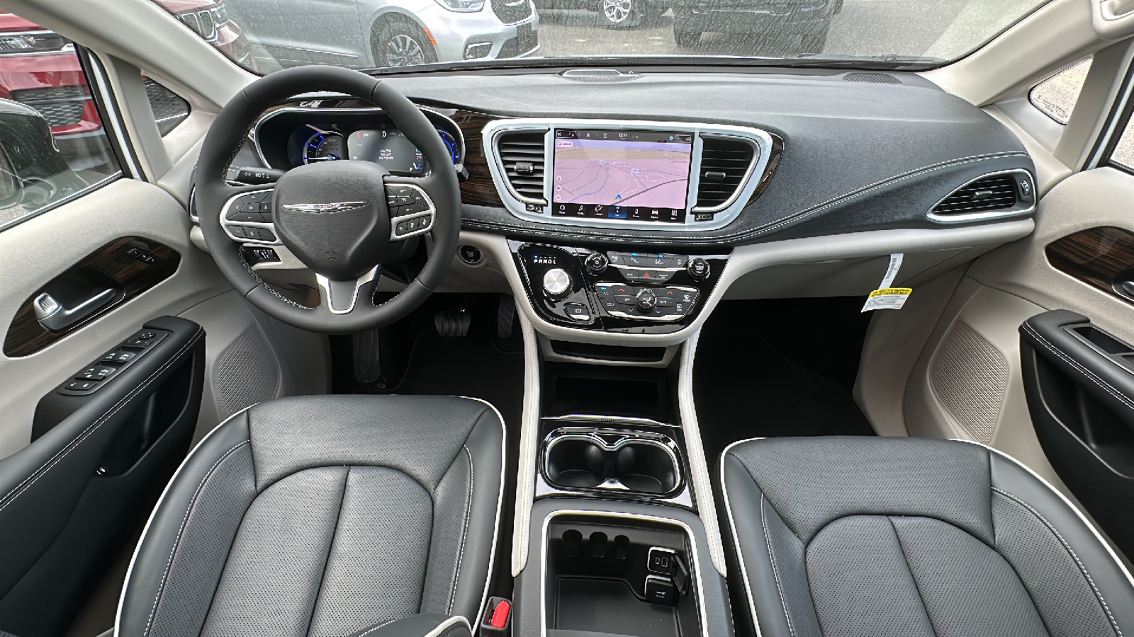 2023 Chrysler Pacifica Hybrid Limited 24