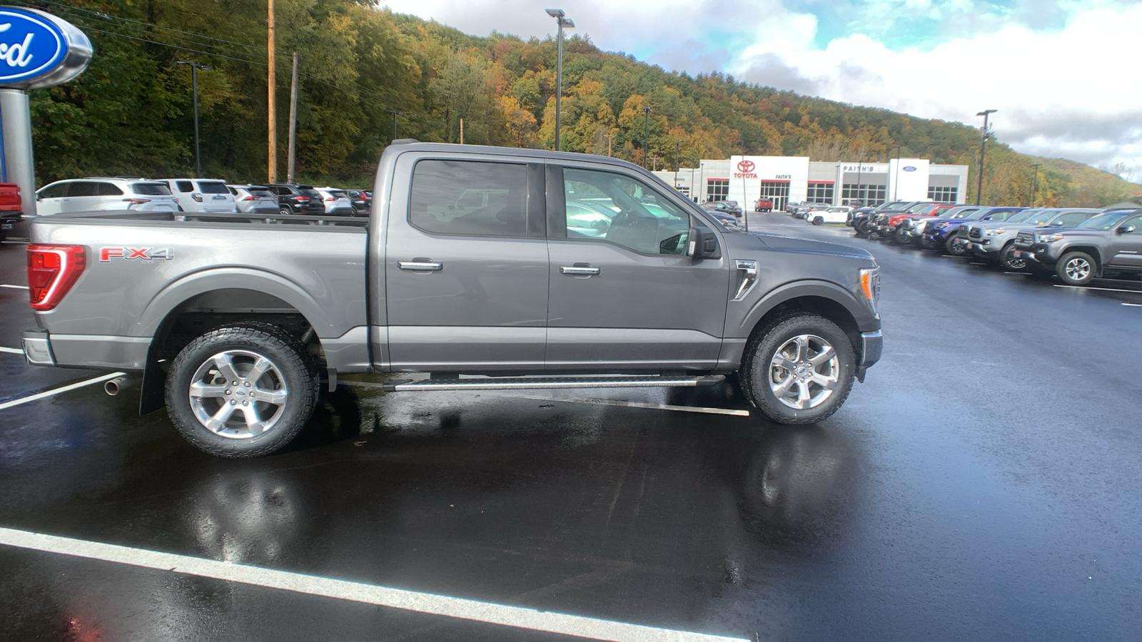 2022 Ford F-150 XLT 2