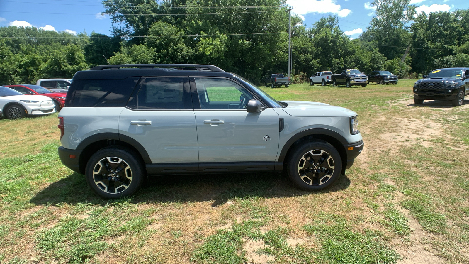 2024 Ford Bronco Sport Outer Banks 2