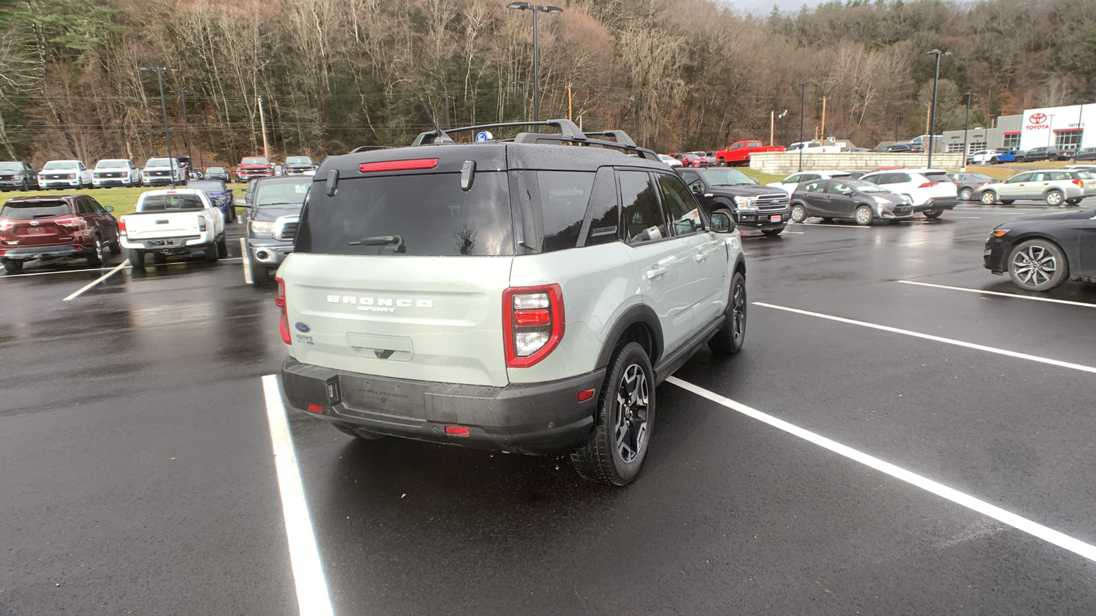 2021 Ford Bronco Sport Outer Banks 3