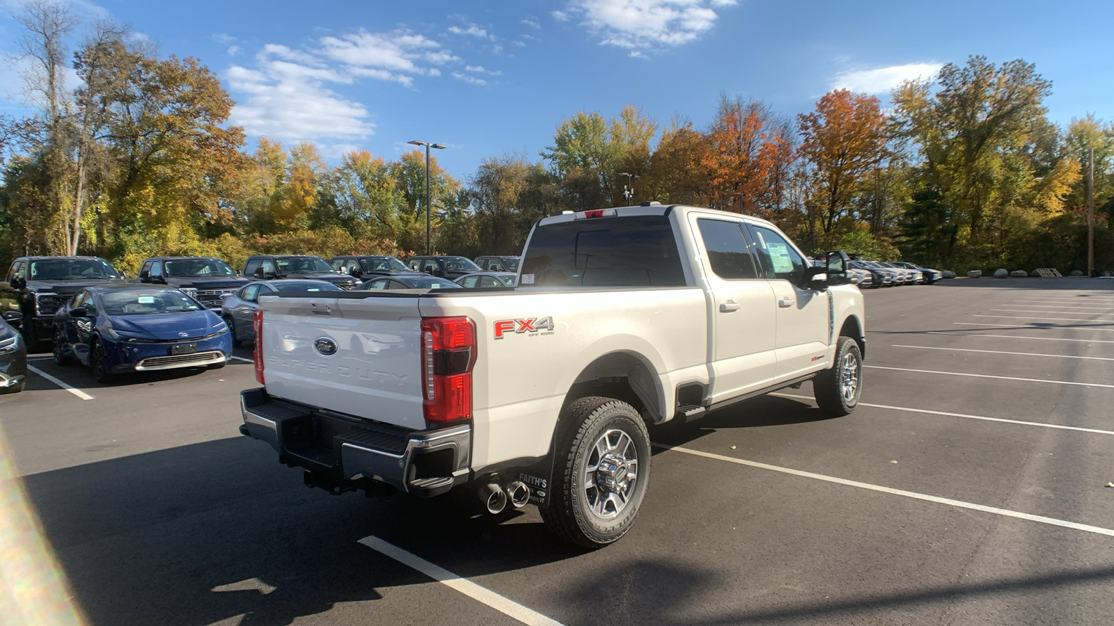 2024 Ford Super Duty F-350 SRW LARIAT 3