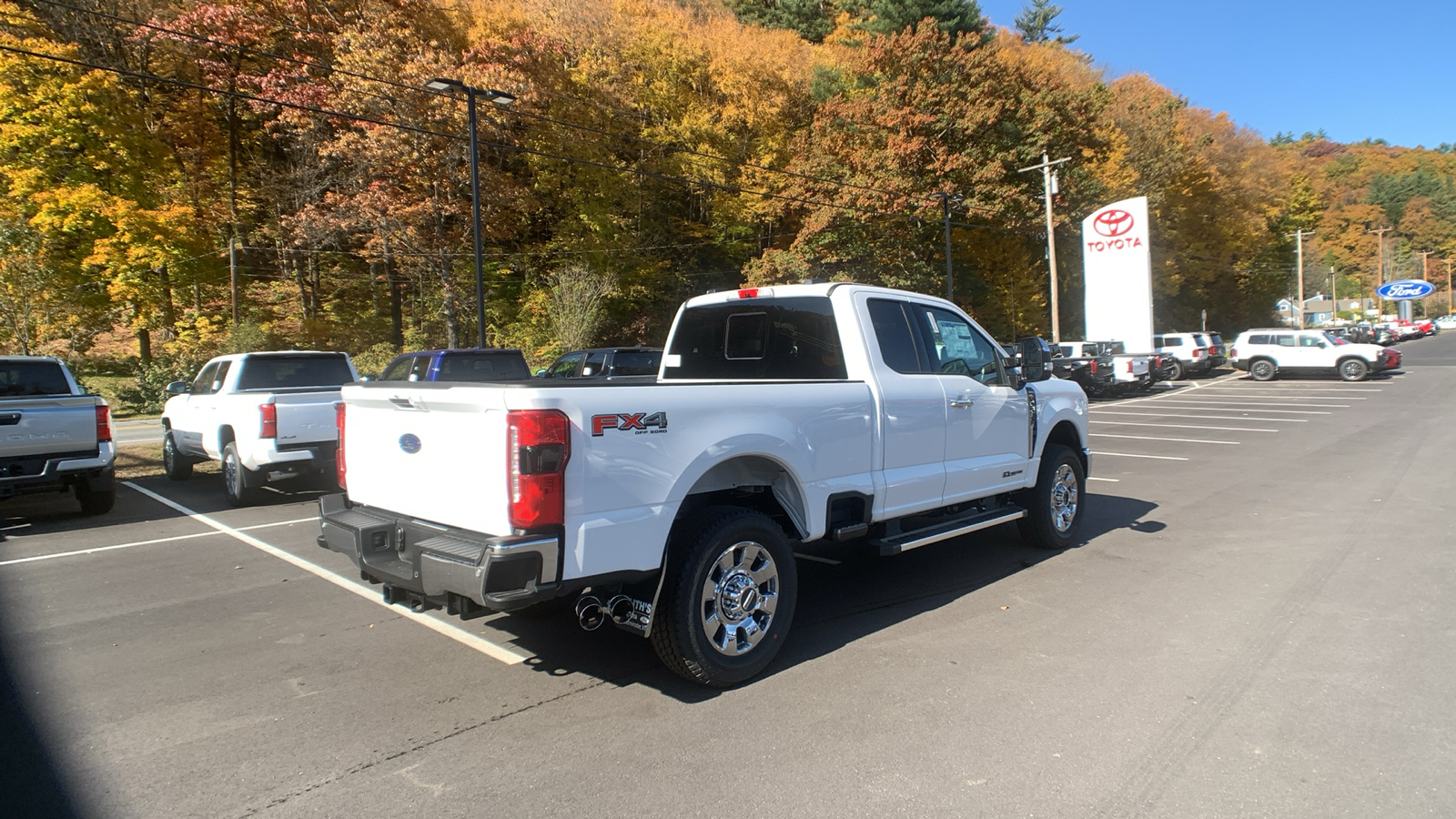 2024 Ford Super Duty F-250 SRW LARIAT 3