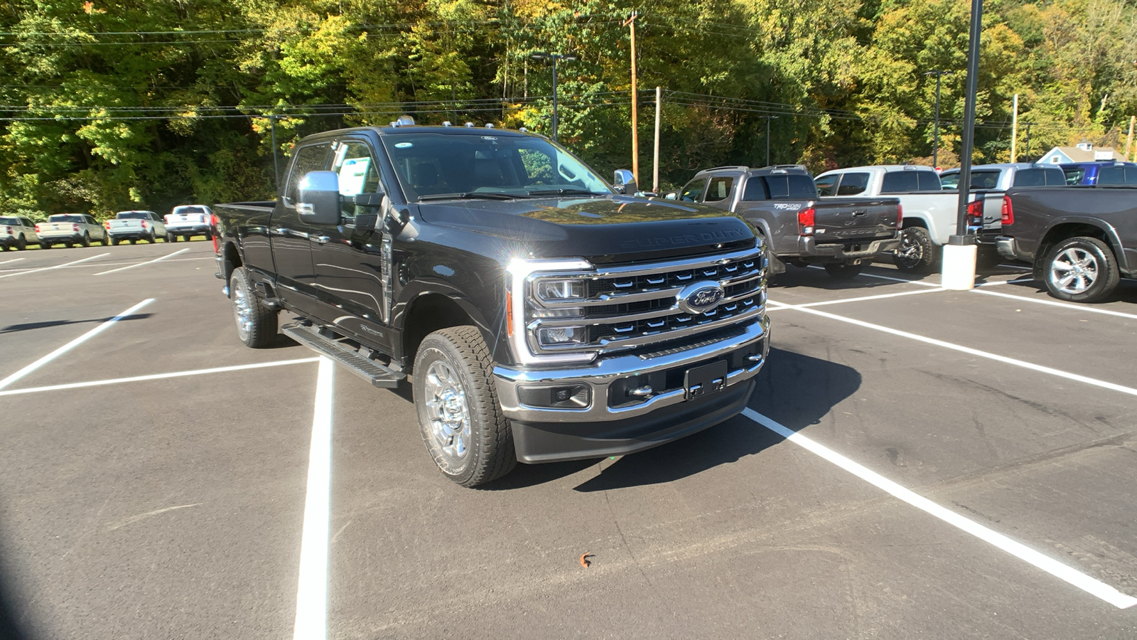 2024 Ford Super Duty F-350 SRW LARIAT 1