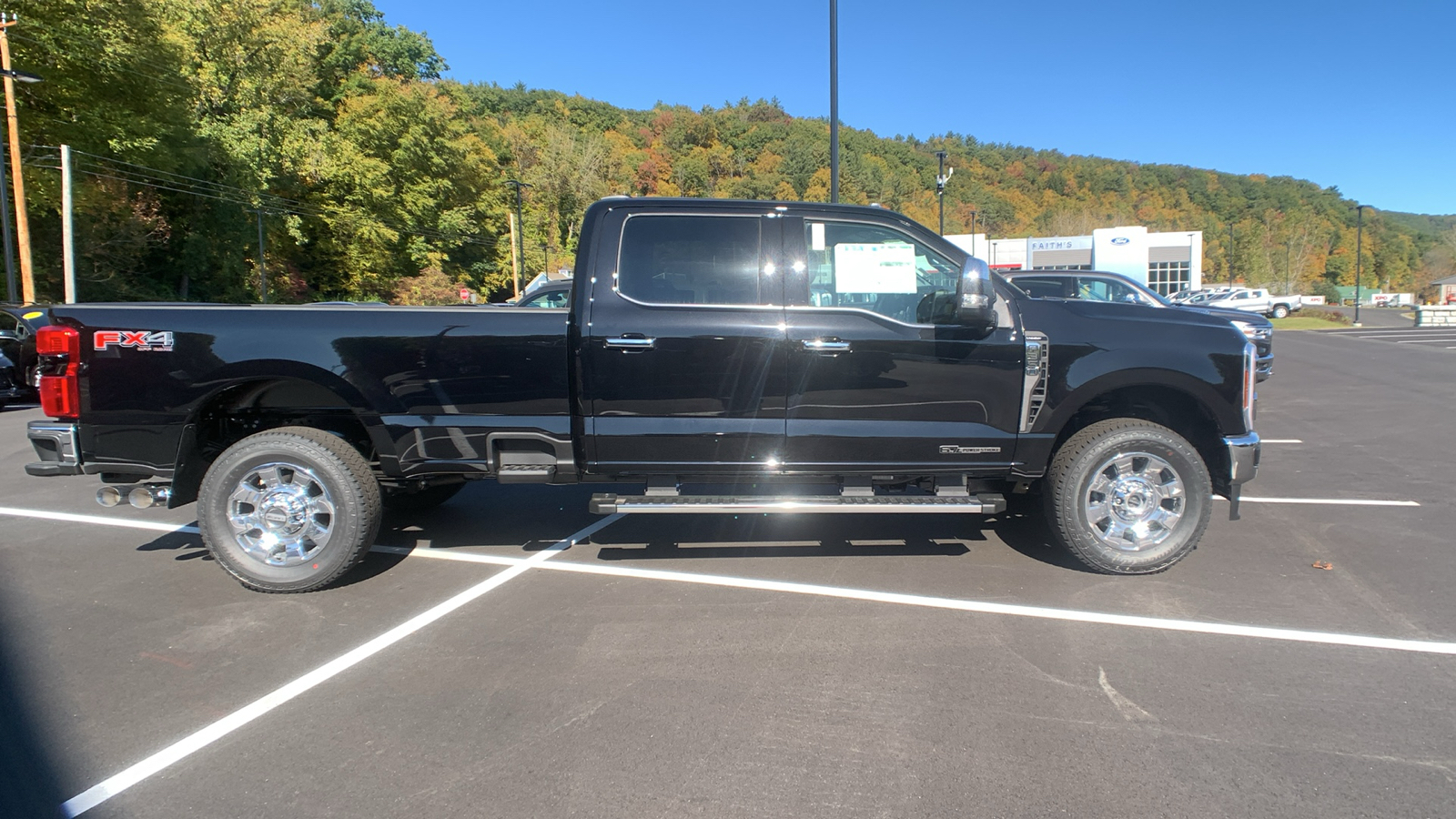 2024 Ford Super Duty F-350 SRW LARIAT 2