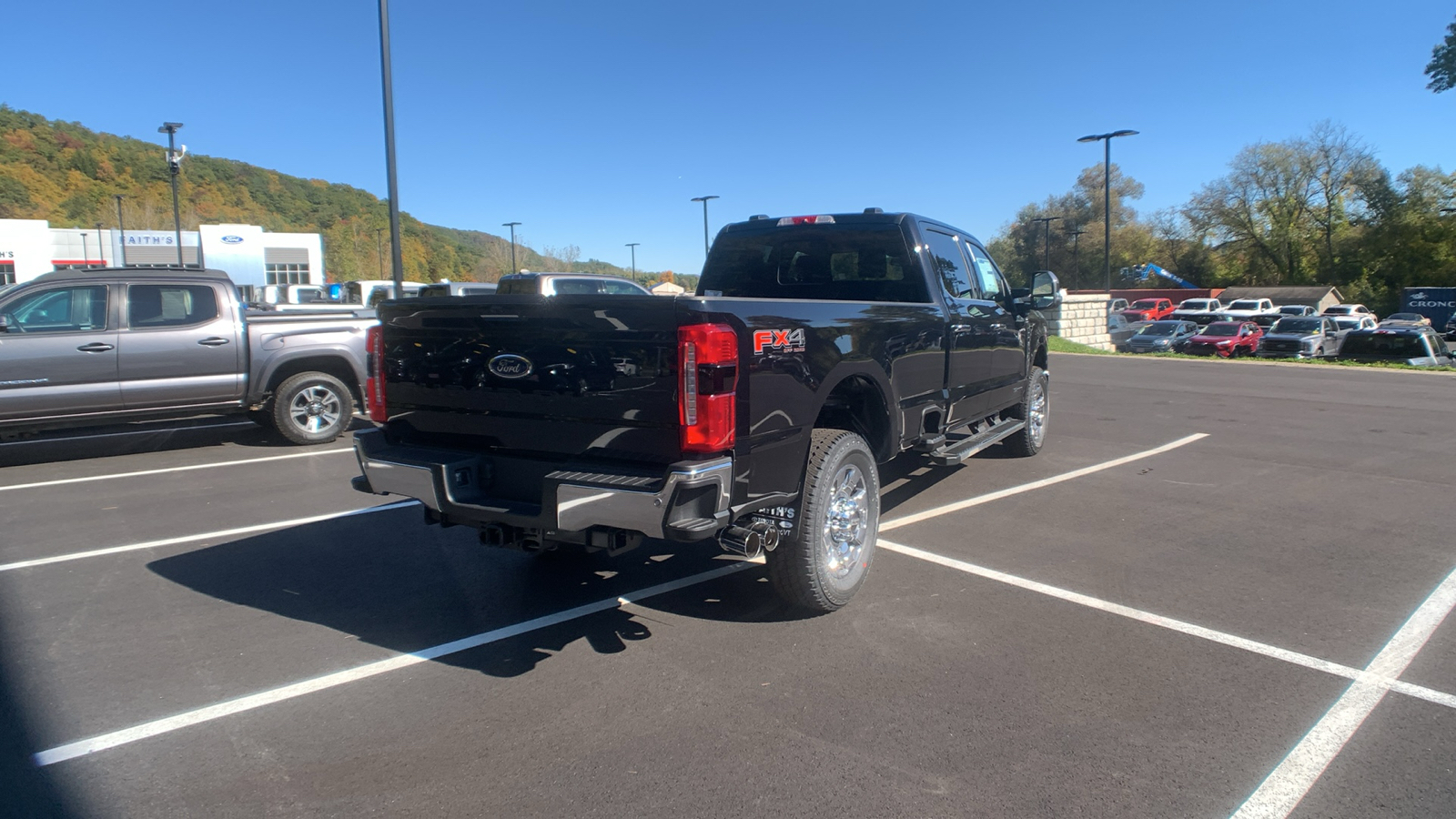 2024 Ford Super Duty F-350 SRW LARIAT 3