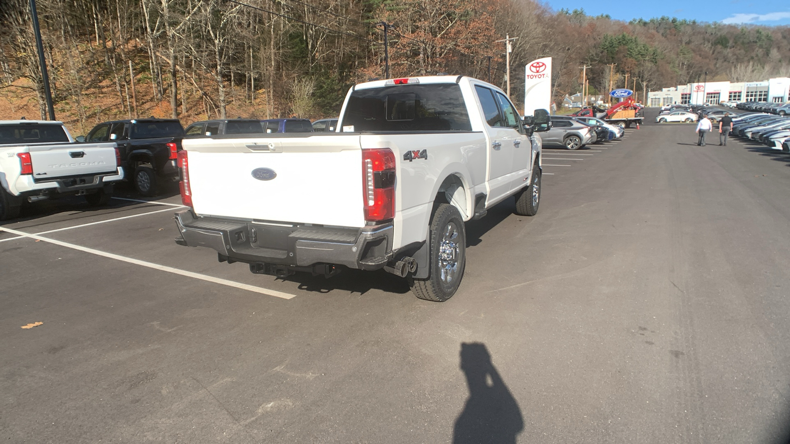 2024 Ford Super Duty F-350 SRW LARIAT 3