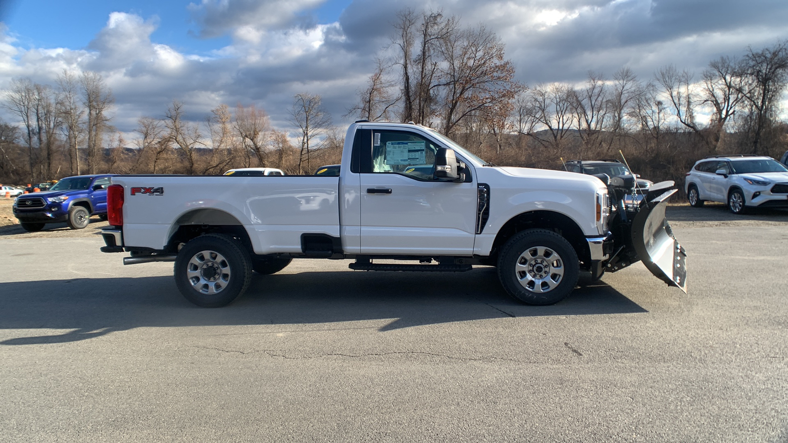 2024 Ford Super Duty F-250 SRW XLT 2