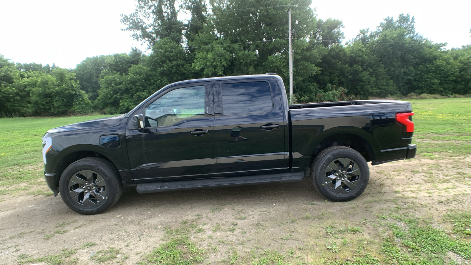 2024 Ford F-150 Lightning LARIAT 6